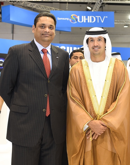 Mr. C Purushothaman, Head of Marketing, Imaging and Mobility of Samsung Gulf Electronics with H.E. Helal Saeed Almarri, CEO of Dubai World Trade Center, at the GITEX Shopper 2015